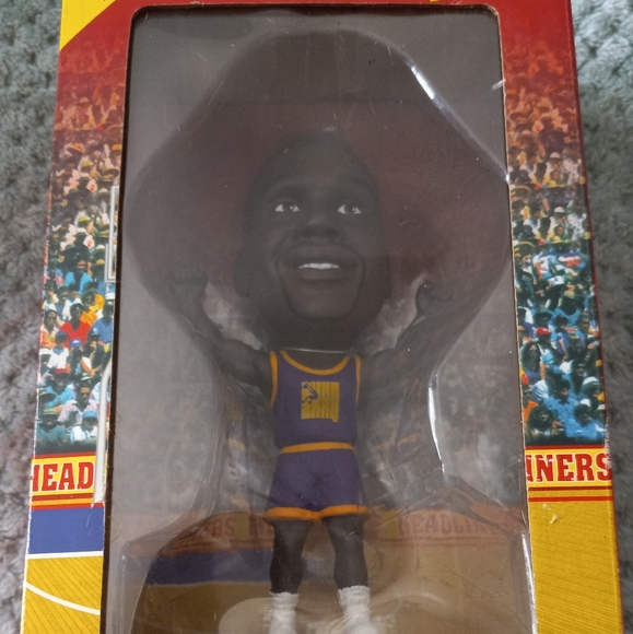 NWT Shaq ONeil Figurine and Signed Collection Card - Picture 1 of 5